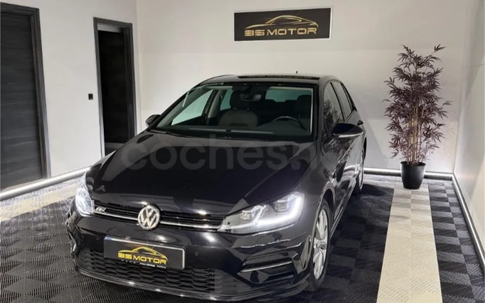 Volkswagen Golf Sport R-Line 1.5 TSI DSG - Vista principal
